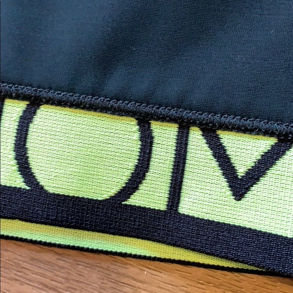 Under Armour sports bra - Picture 4 of 7